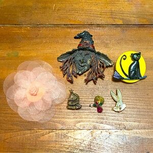 Lot of seasonal pins